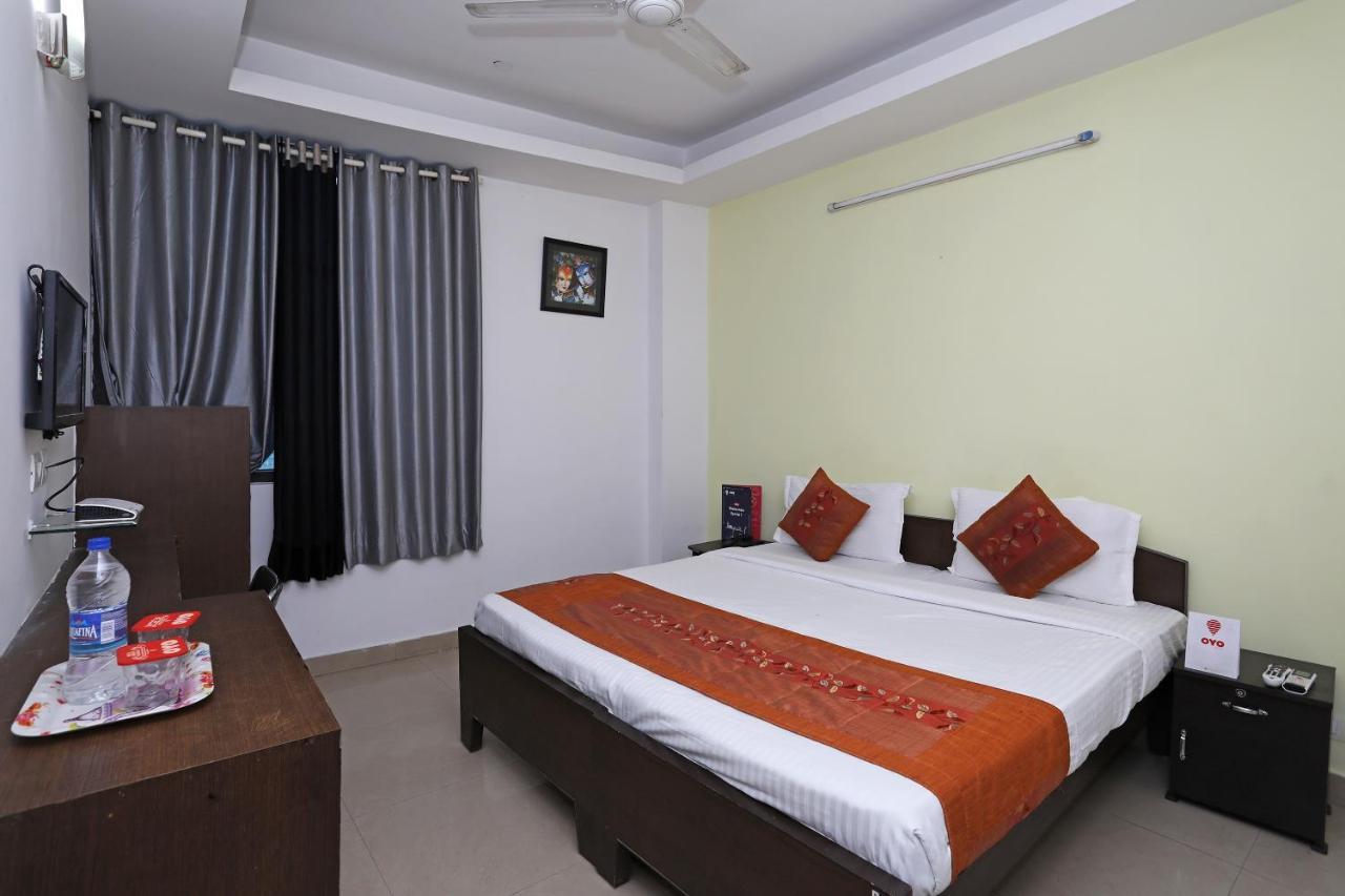 Oyo 11392 The Hotel Grand Hospitality Noida Extérieur photo
