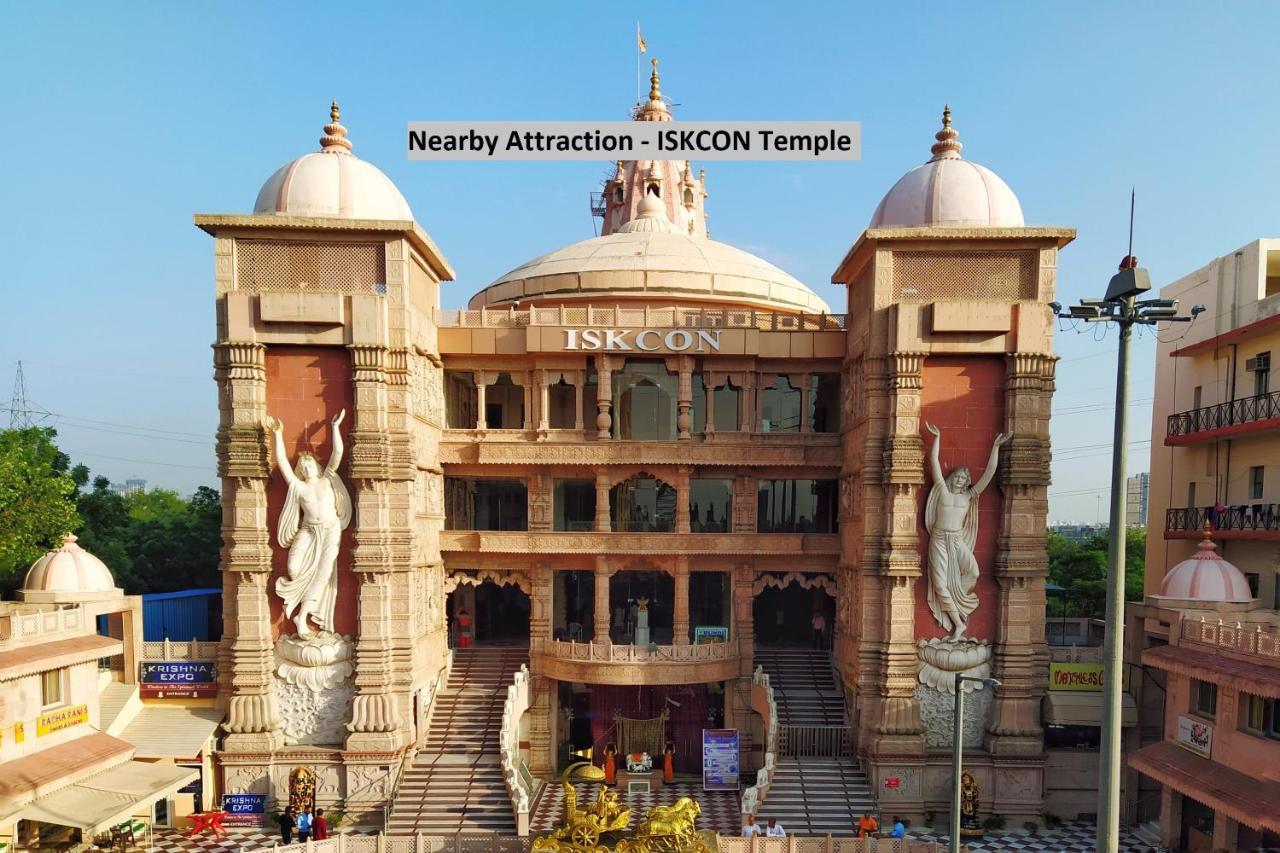 Oyo 11392 The Hotel Grand Hospitality Noida Extérieur photo
