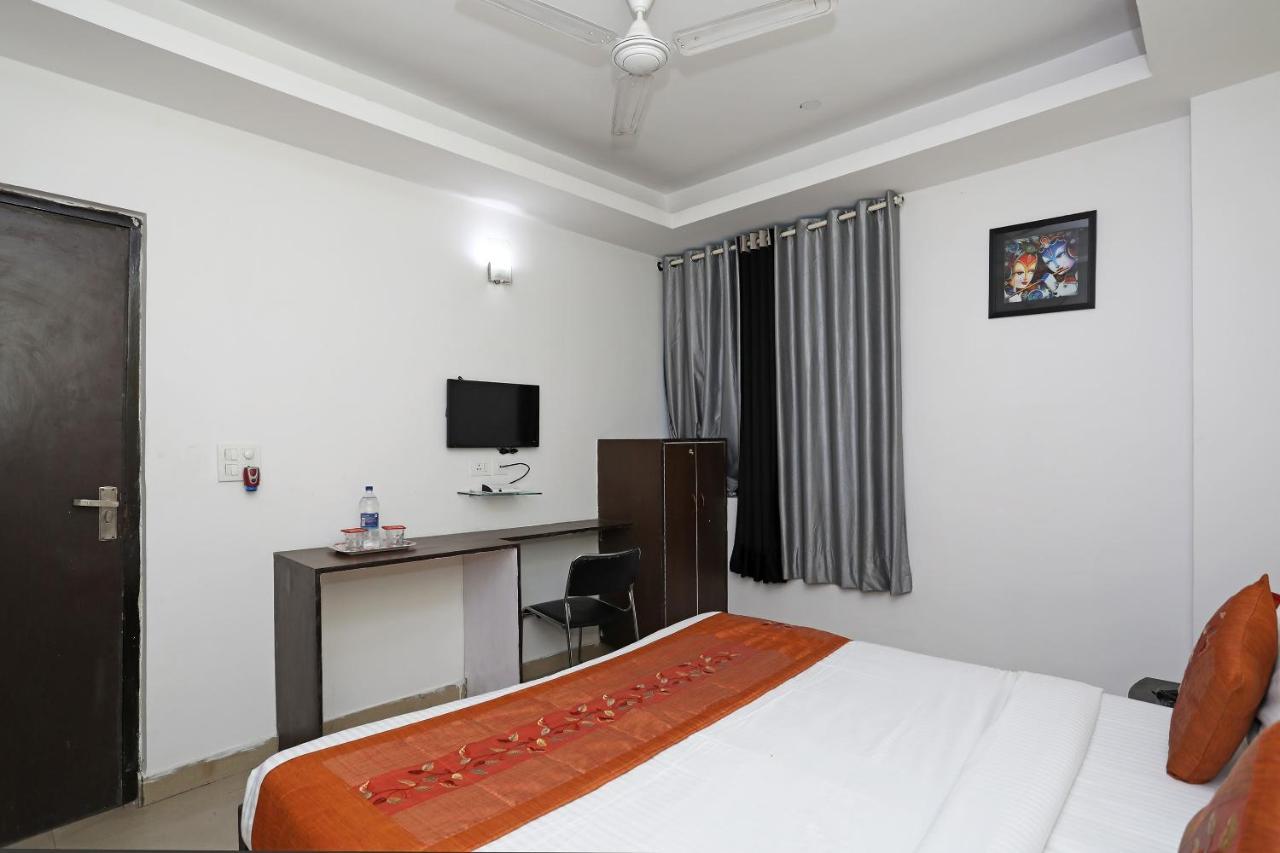 Oyo 11392 The Hotel Grand Hospitality Noida Extérieur photo