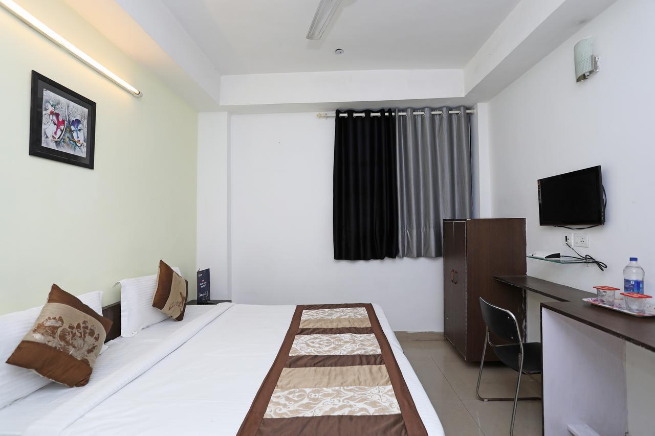 Oyo 11392 The Hotel Grand Hospitality Noida Extérieur photo