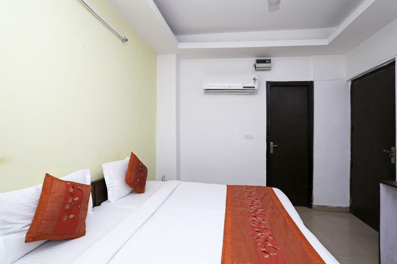 Oyo 11392 The Hotel Grand Hospitality Noida Extérieur photo